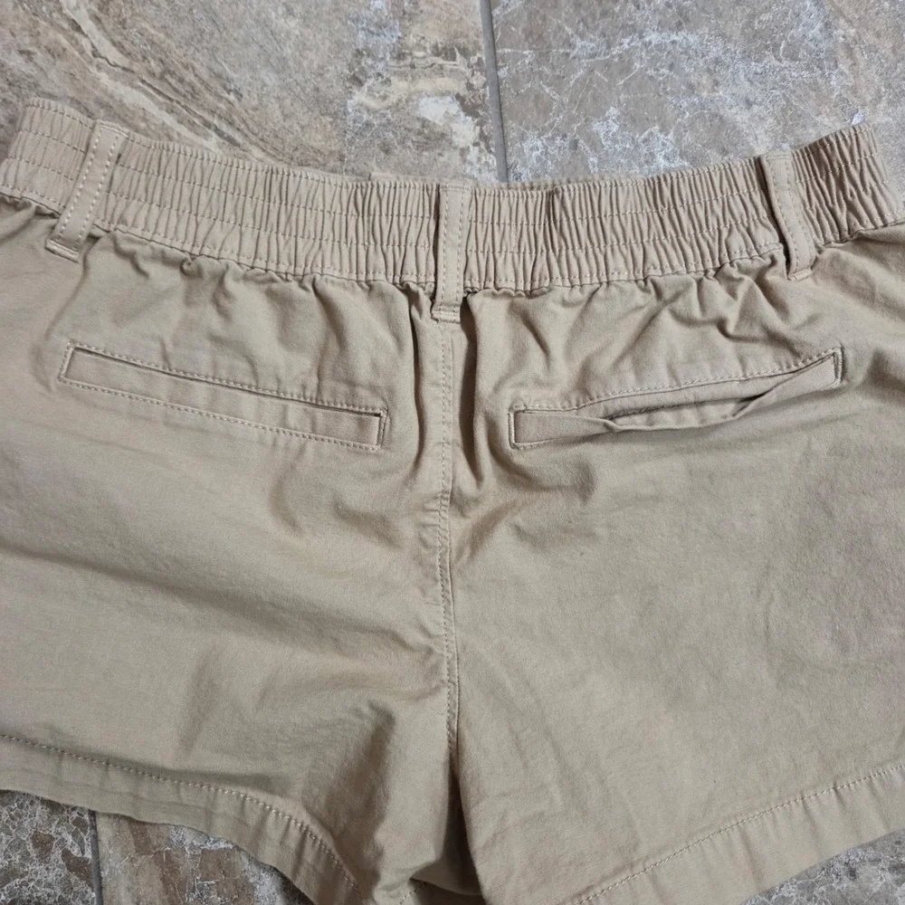 Women's So Cargo Shorts in Tan and Green - Picture 10 of 12